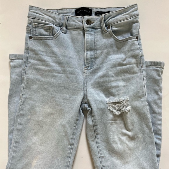 Kendall & Kylie Denim - Kendall & Kylie The Icon High Rise Straight Jeans